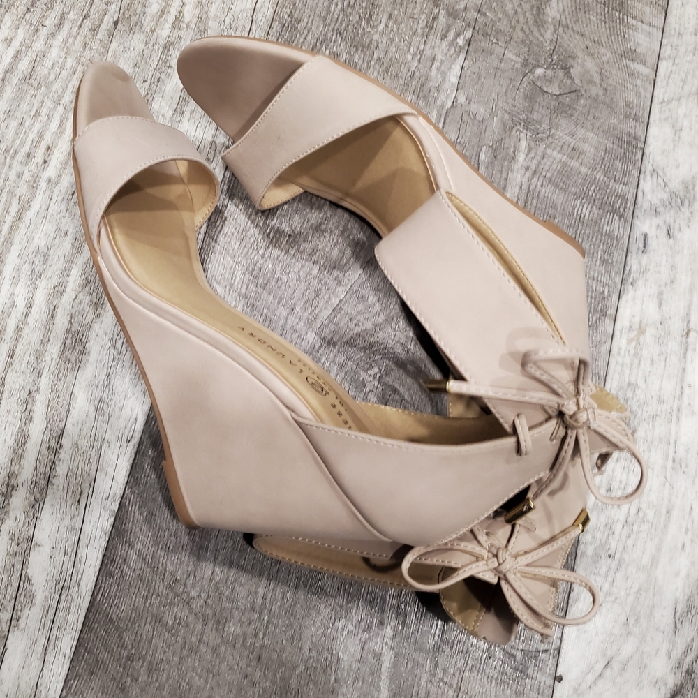 Elegant Beige Wedge Sandals